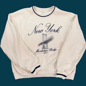 Hollister New York Manhattan Bridge NYC Crewneck Sweatshirt Women’s Medium Cream